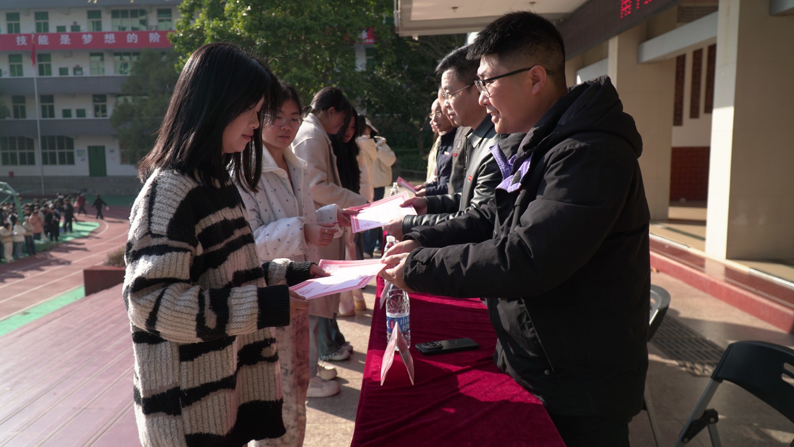 175ca1ea06d74f3e94bc6641e063c716.jpg 175ca1ea06d74f3e94bc6641e063c716.jpg