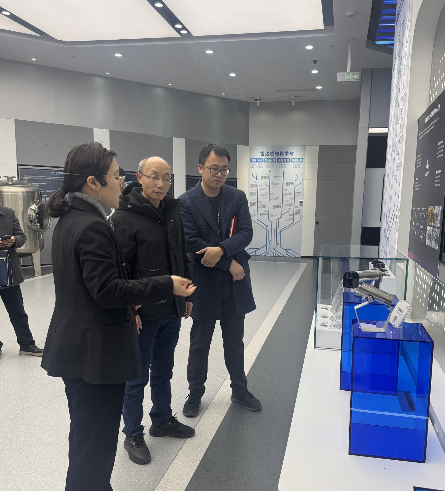 海康2_副本.jpg 海康2_副本.jpg